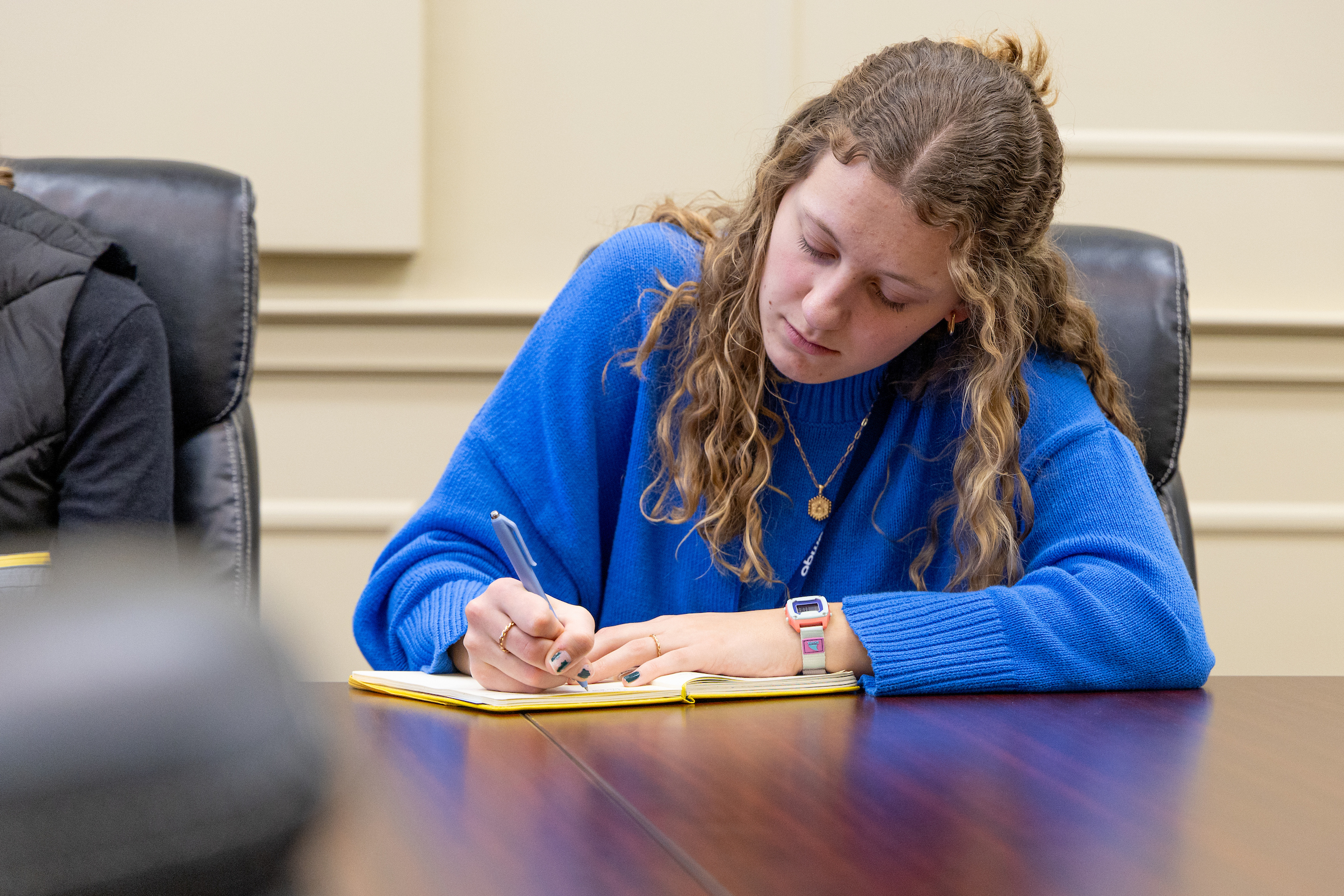 Intern focused on individual work